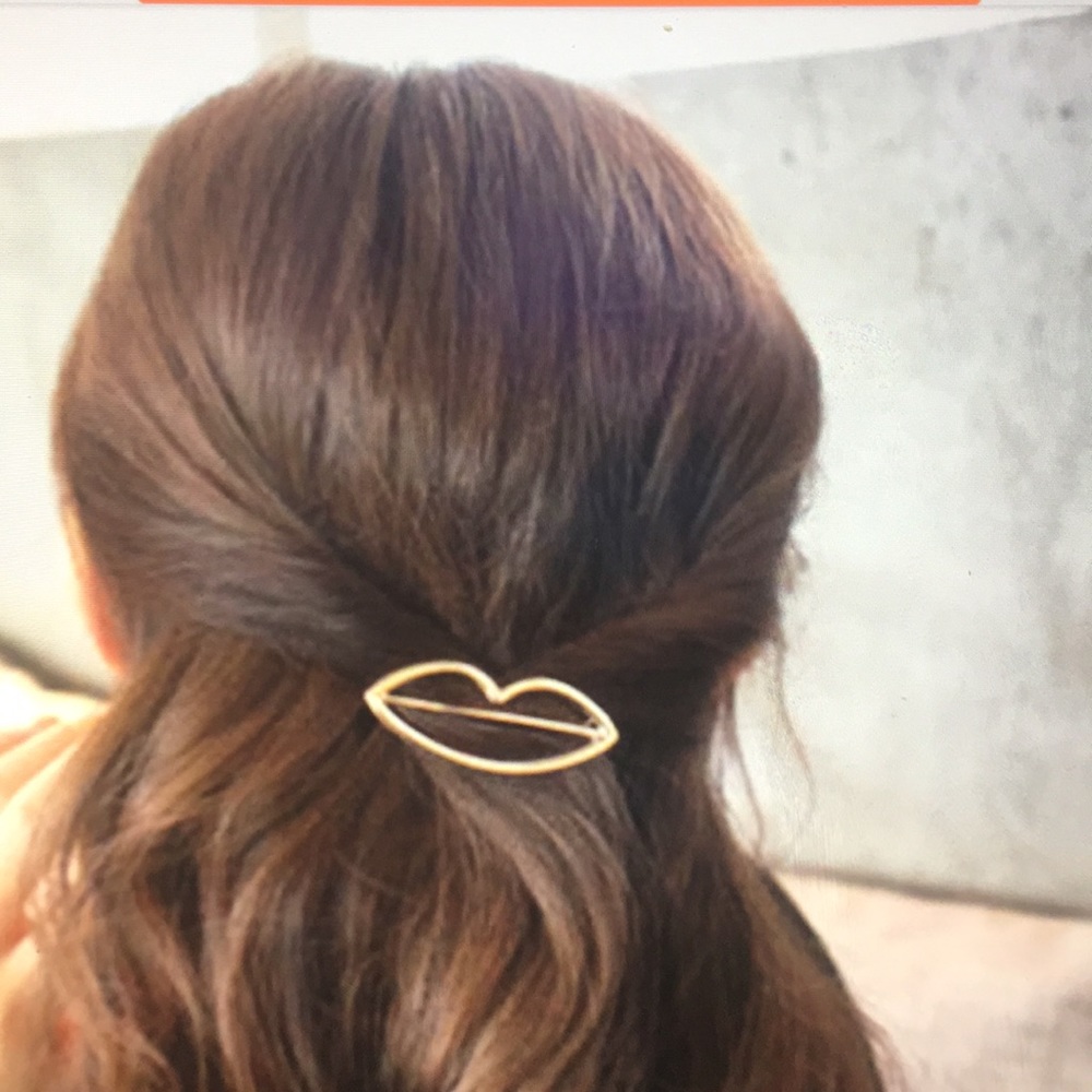3 for 13 Cute Lip shaped hair clip🌹🌹